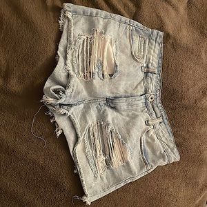 Super cute high rise ripped shorts.